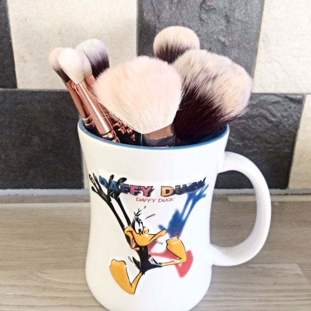 How to cleaning makeup brushes