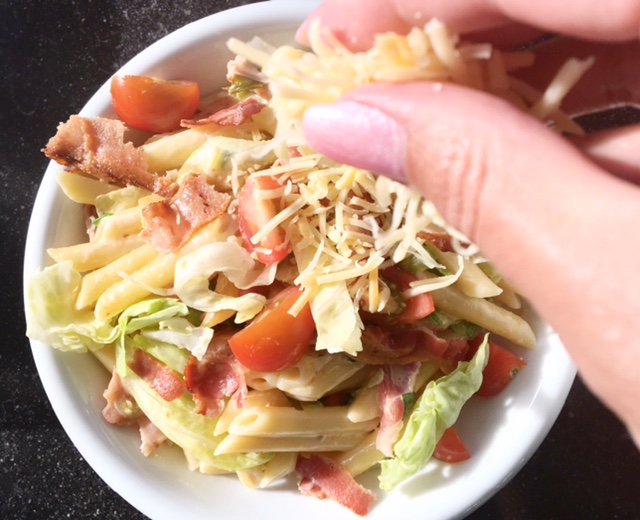 recept BLT pastasalade