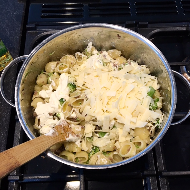 Creamy Pasta with Broccoli and Minced Beef