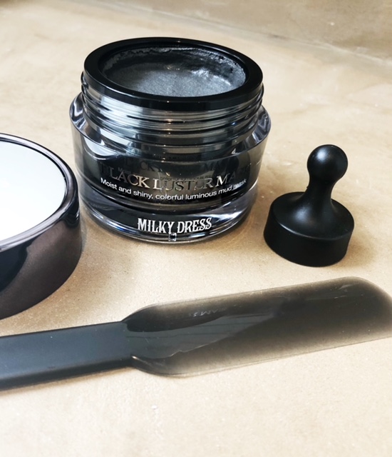 Milky Dress Black Luster Mask